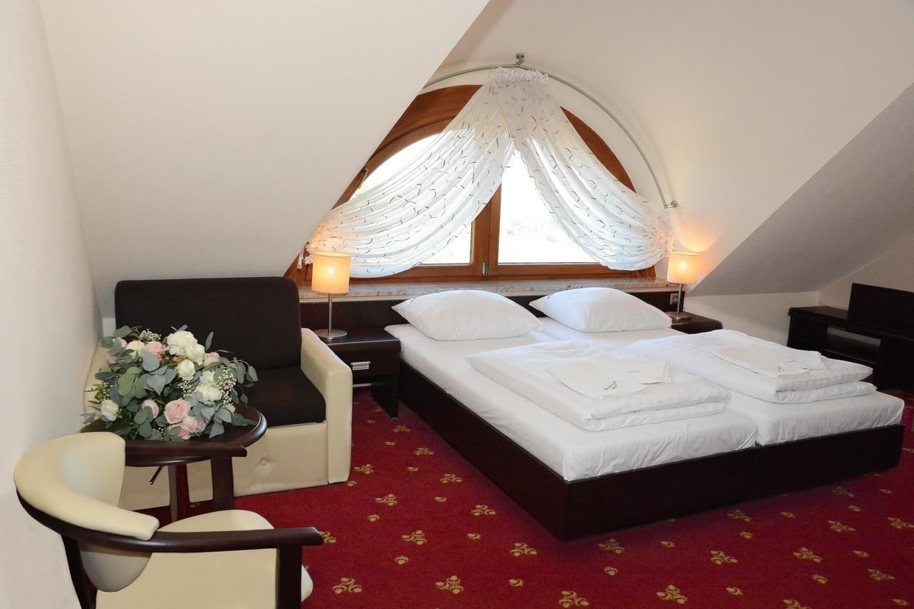 Отель Hotel Świętokrzyski Dwór Нова-Слупя-22