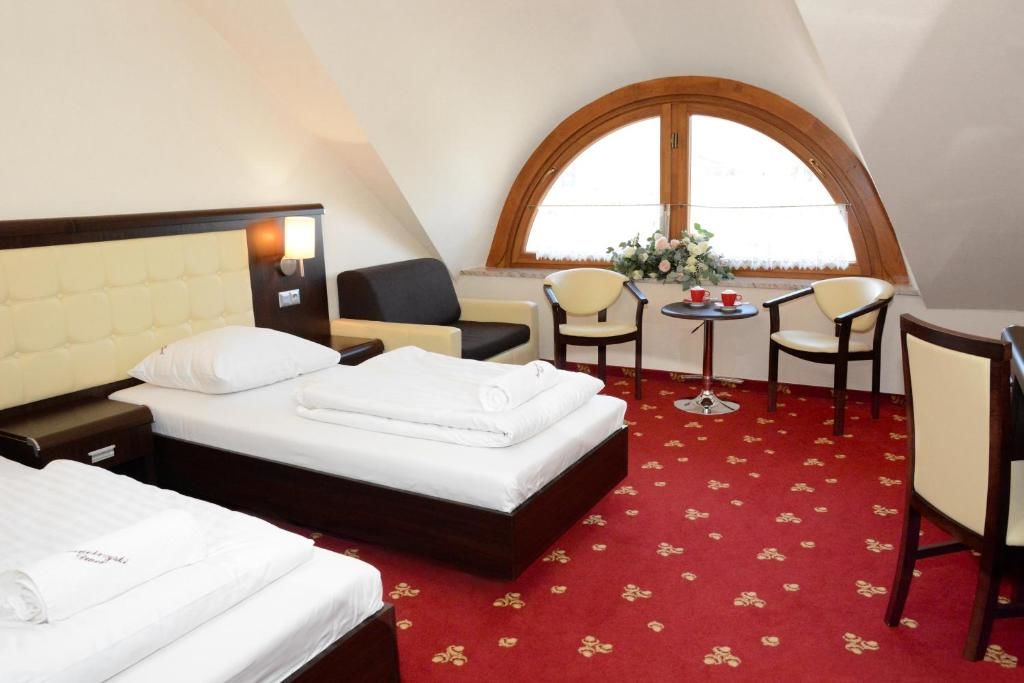 Отель Hotel Świętokrzyski Dwór Нова-Слупя-48