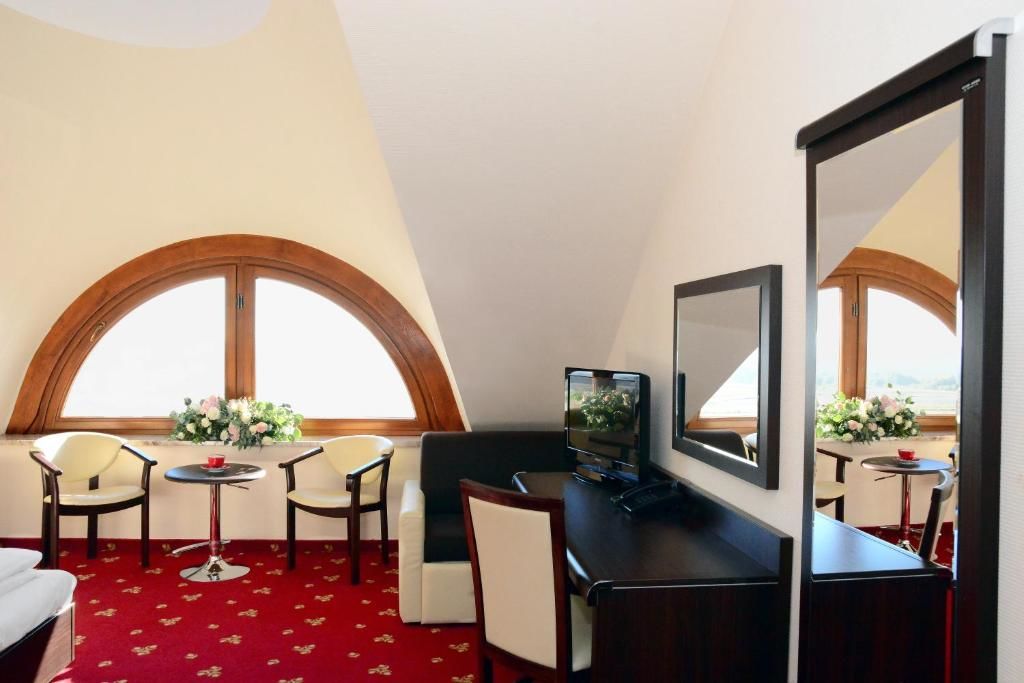 Отель Hotel Świętokrzyski Dwór Нова-Слупя-49