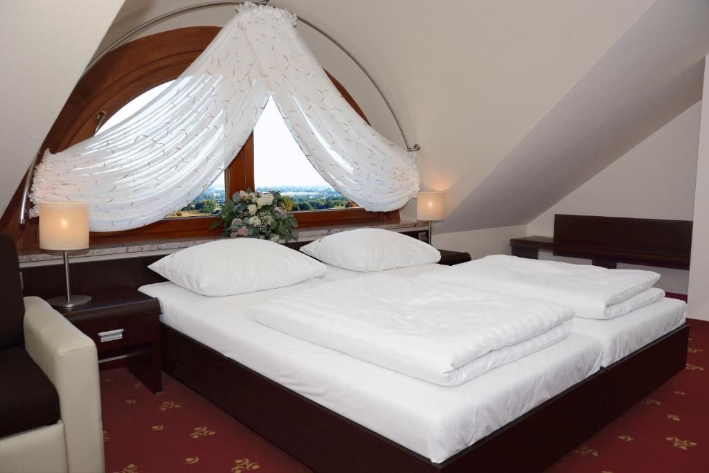 Отель Hotel Świętokrzyski Dwór Нова-Слупя-52